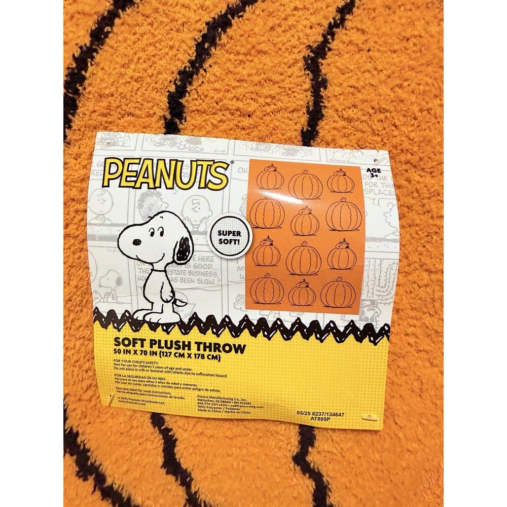 Peanuts Snoopy Halloween Pumpkin Soft Plush Throw Blanket 50x70 NWT - Picture 3 of 10